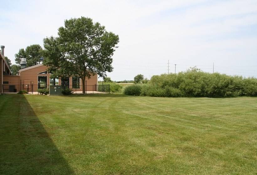 فندق Americinn By Wyndham Elkhorn Near Lake Geneva