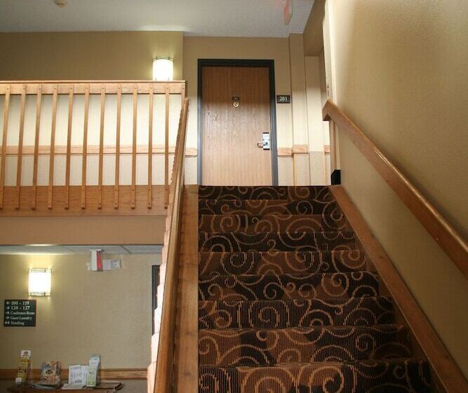 فندق Americinn By Wyndham Elkhorn Near Lake Geneva