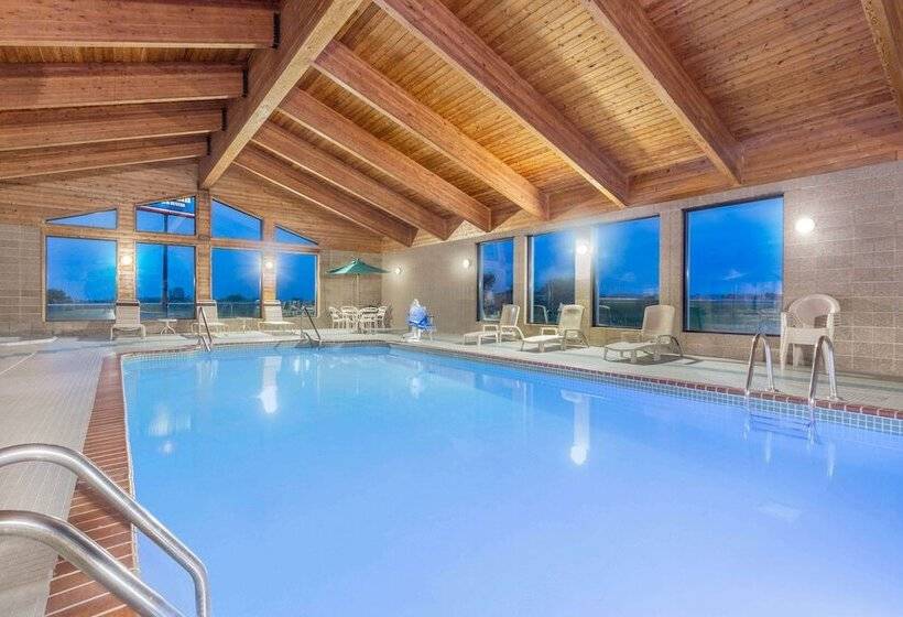 فندق Americinn By Wyndham Elkhorn Near Lake Geneva