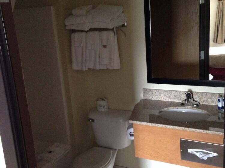 فندق Americinn By Wyndham Elkhorn Near Lake Geneva