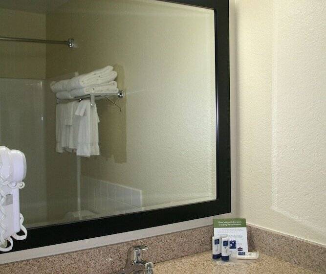 فندق Americinn By Wyndham Elkhorn Near Lake Geneva