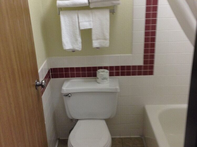 فندق Americinn By Wyndham Elkhorn Near Lake Geneva