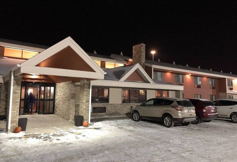 בית מלון כפרי Americinn By Wyndham Fargo West Acres