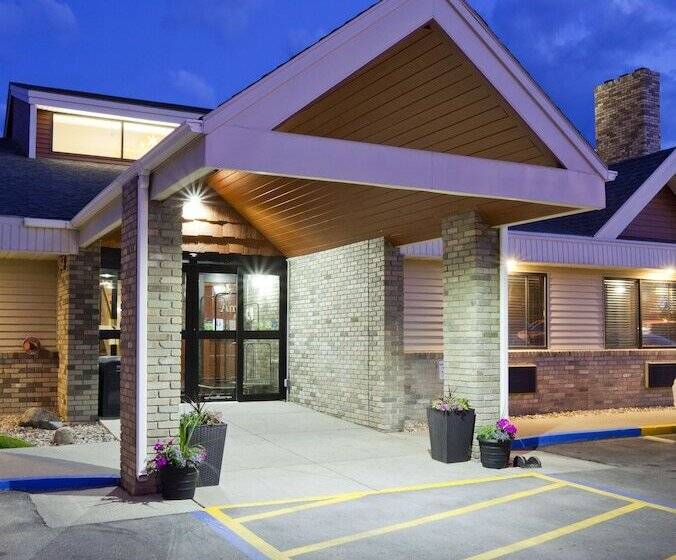 בית מלון כפרי Americinn By Wyndham Fargo West Acres