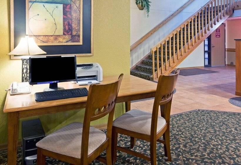 בית מלון כפרי Americinn By Wyndham Fargo West Acres