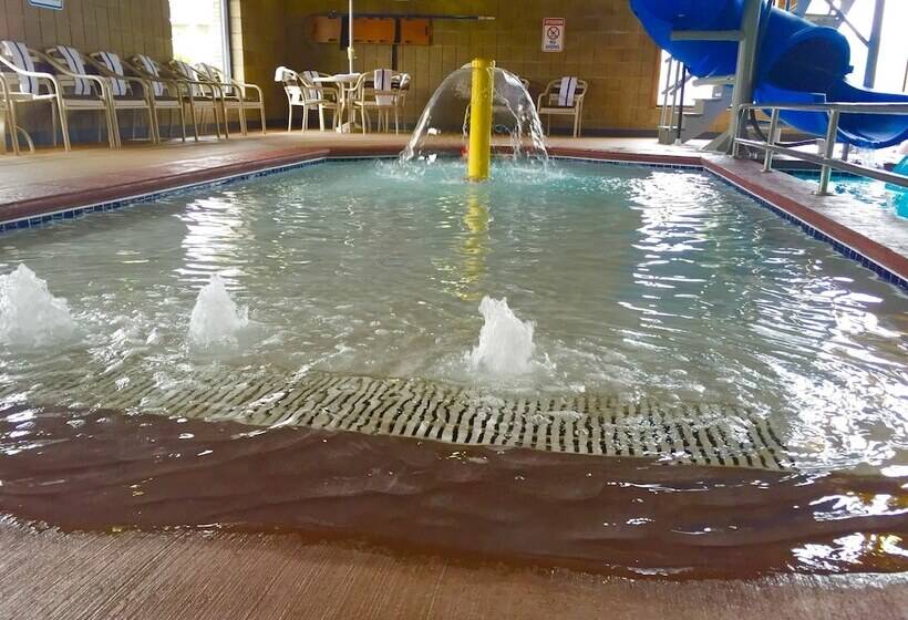 בית מלון כפרי Americinn By Wyndham Fargo West Acres