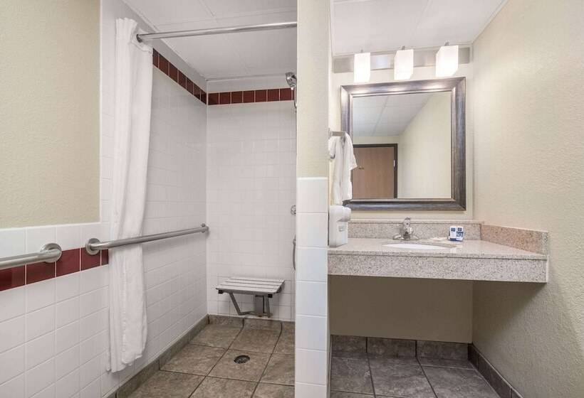 בית מלון כפרי Americinn By Wyndham Fargo West Acres