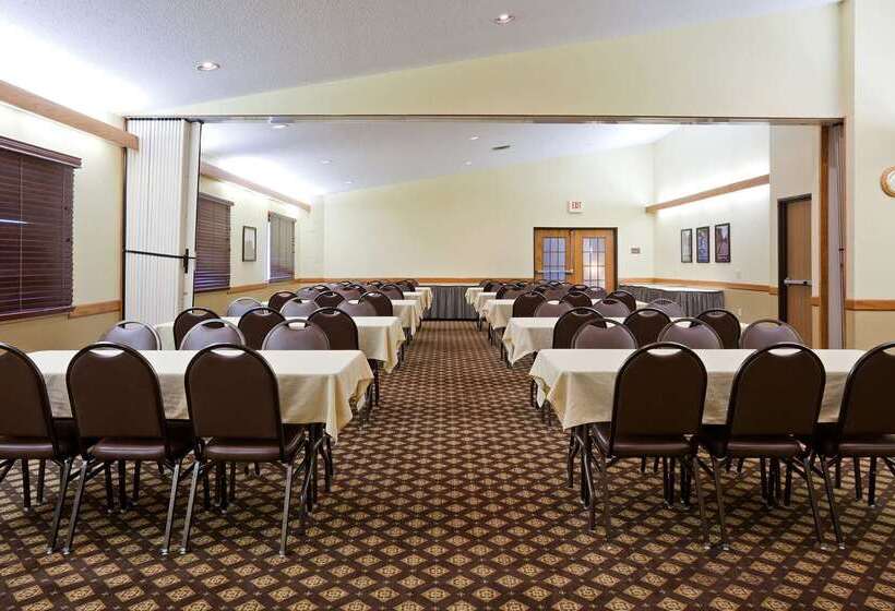 فندق Americinn By Wyndham Fergus Falls  Conference Center