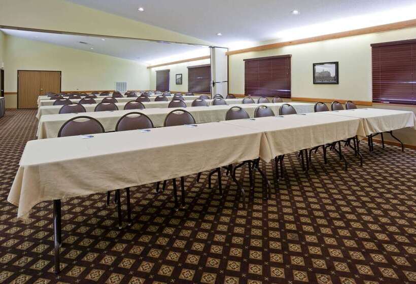 فندق Americinn By Wyndham Fergus Falls  Conference Center
