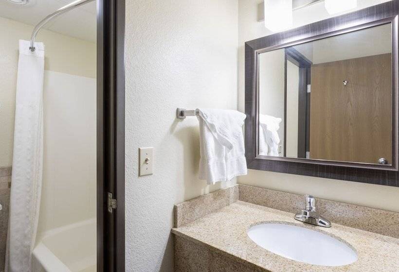 فندق Americinn By Wyndham Fergus Falls  Conference Center