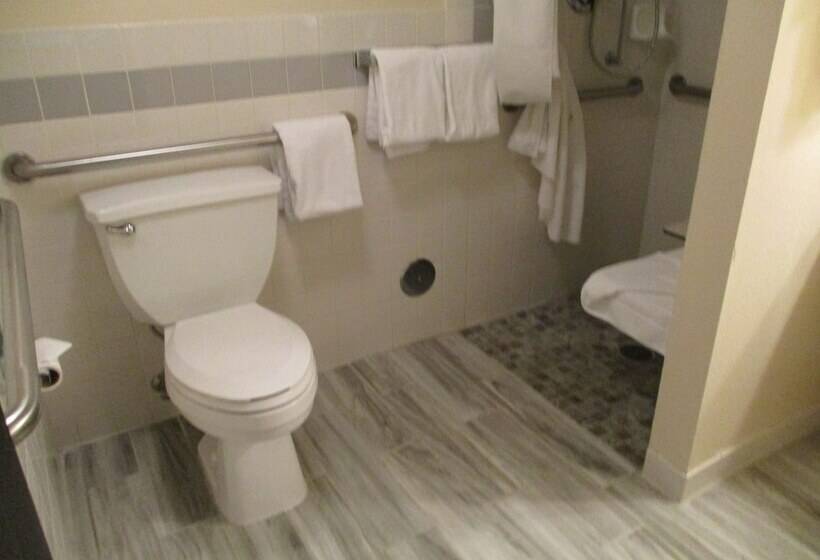 فندق Americinn By Wyndham Hutchinson