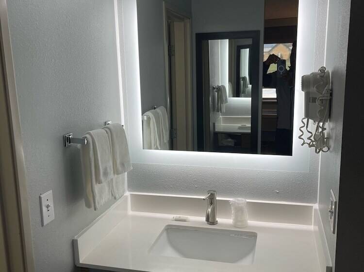 فندق Americinn By Wyndham Ladysmith