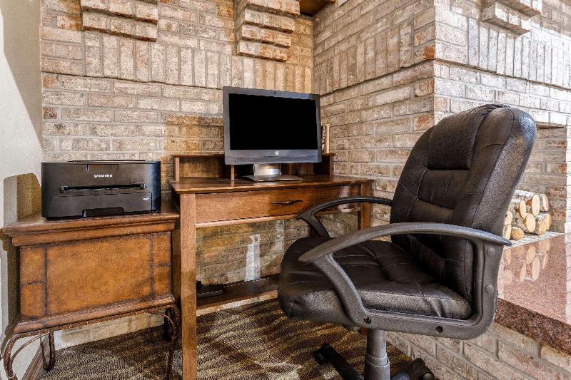 فندق Americinn By Wyndham Monroe