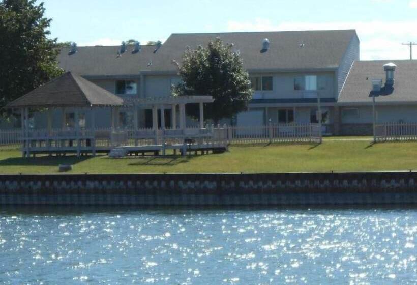 ホテル Americinn By Wyndham Oscoda Near Ausable River