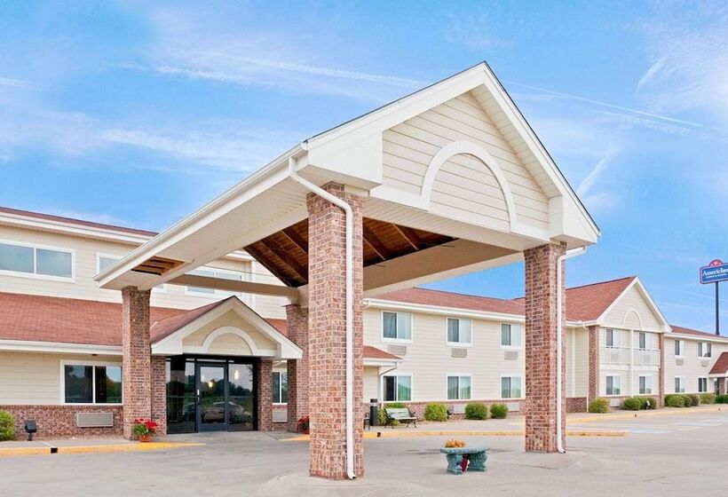 Отель Americinn By Wyndham Oscoda Near Ausable River