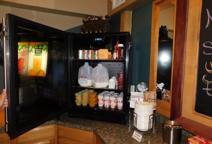 ホテル Americinn By Wyndham Oscoda Near Ausable River