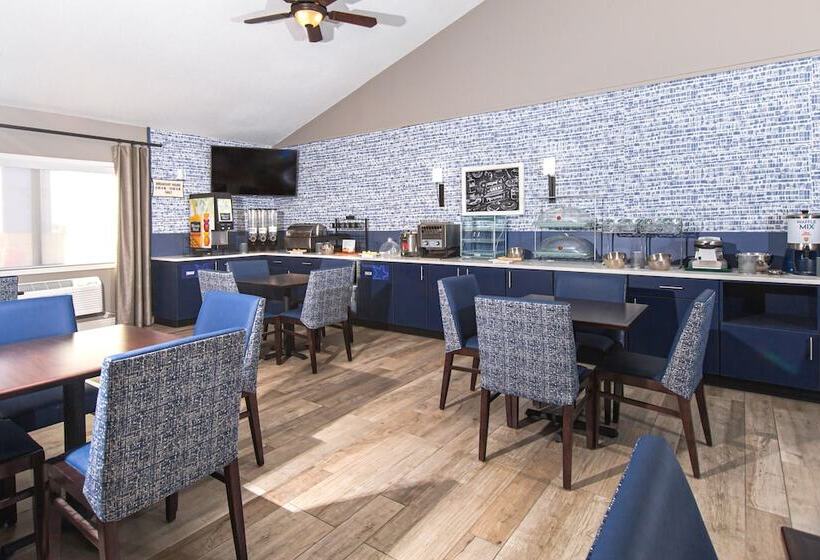 בית מלון כפרי Americinn By Wyndham Rapid City