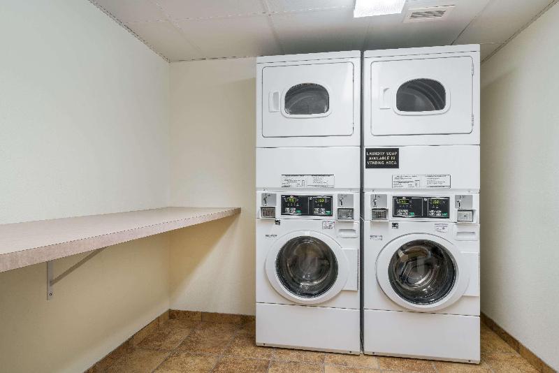 בית מלון כפרי Americinn By Wyndham Rapid City