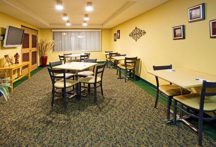 בית מלון כפרי Americinn By Wyndham Sioux Falls