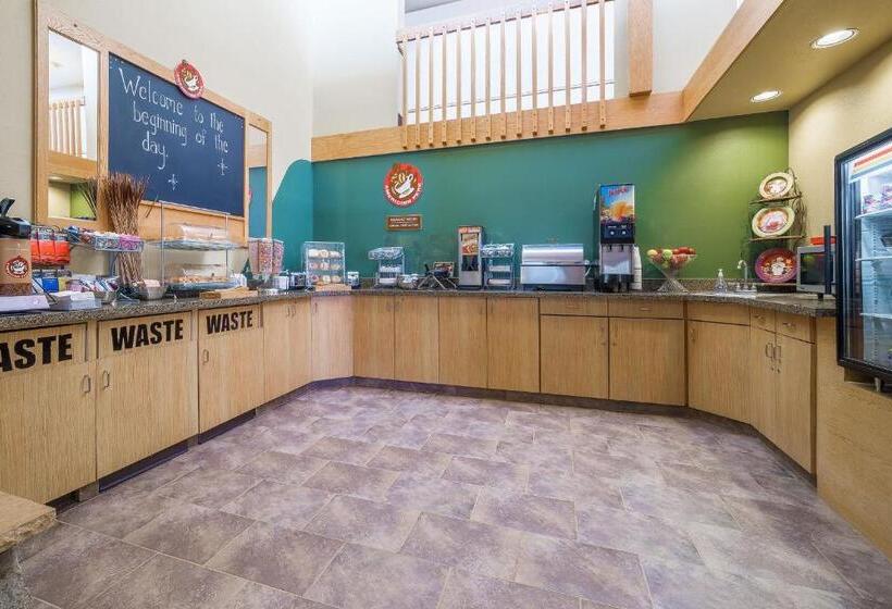 בית מלון כפרי Americinn By Wyndham Sioux Falls
