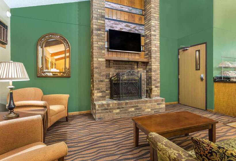 فندق Americinn By Wyndham West Bend