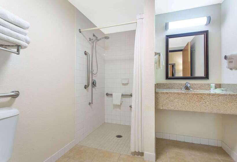 فندق Americinn By Wyndham West Bend