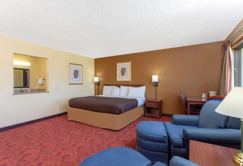 فندق Americinn By Wyndham West Bend