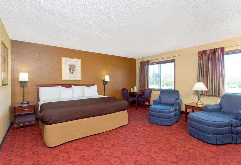 فندق Americinn By Wyndham West Bend