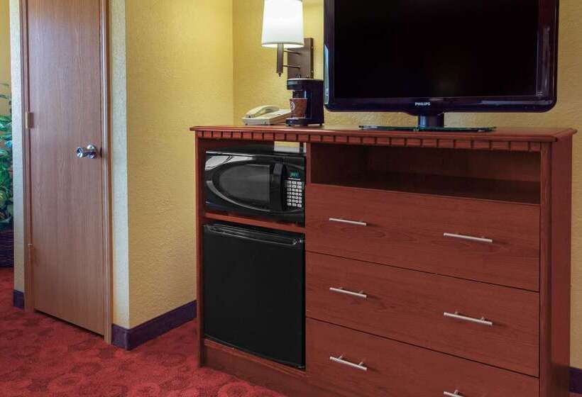 فندق Americinn By Wyndham West Bend