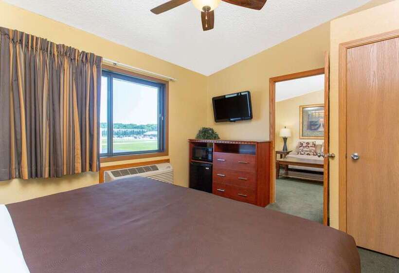 فندق Americinn By Wyndham West Bend