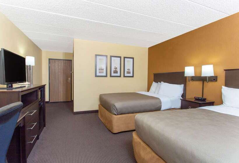 فندق Americinn By Wyndham West Bend