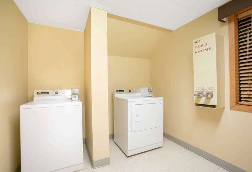 فندق Baymont By Wyndham Lakeville