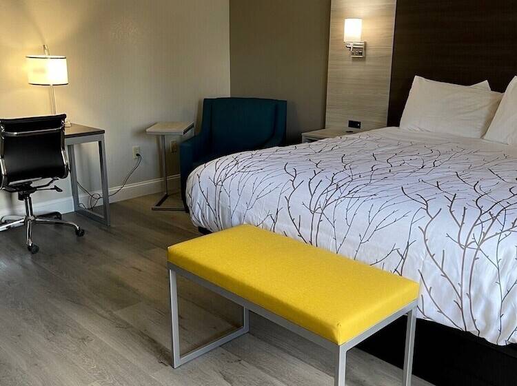 فندق Hometown Inn And Suites Belle Plaine