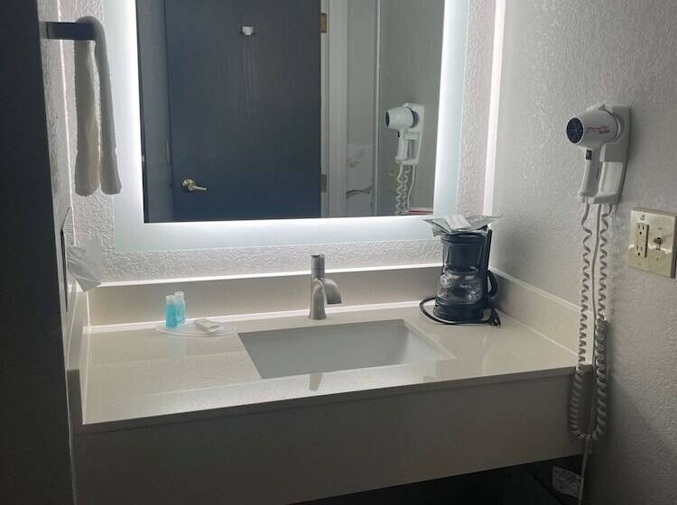 فندق Hometown Inn And Suites Belle Plaine