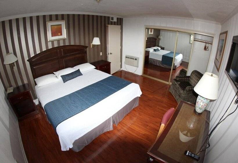 בית מלון כפרי Anaheim Maingate Inn