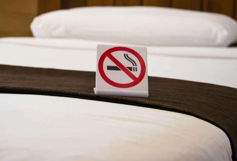 호텔 Anchorage Inn Lakeport