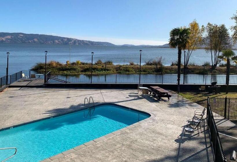 فندق Anchorage Inn Lakeport