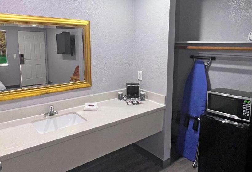 فندق Anchorage Inn Lakeport