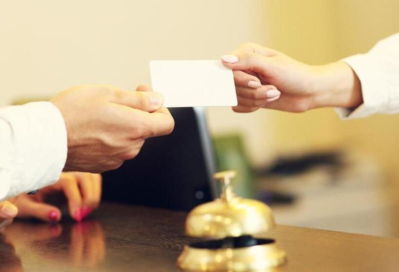 فندق Anchorage Inn Lakeport