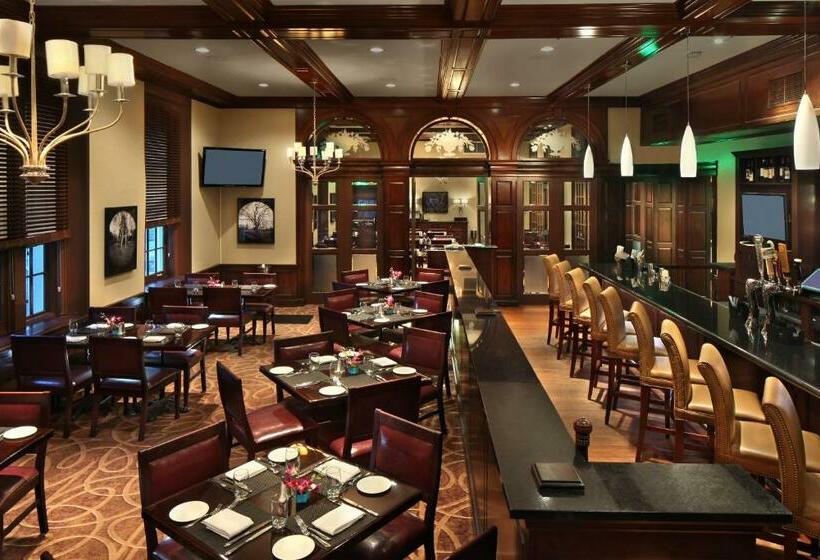 فندق Andover Inn