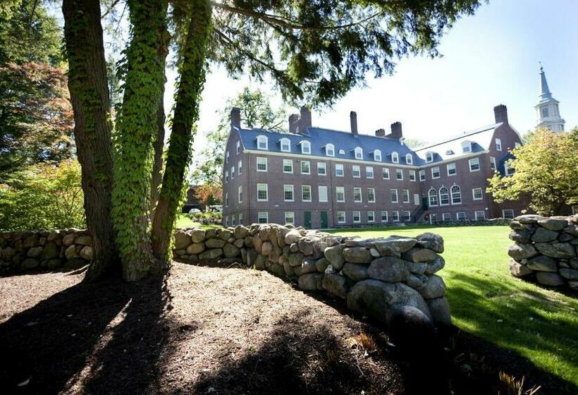 فندق Andover Inn