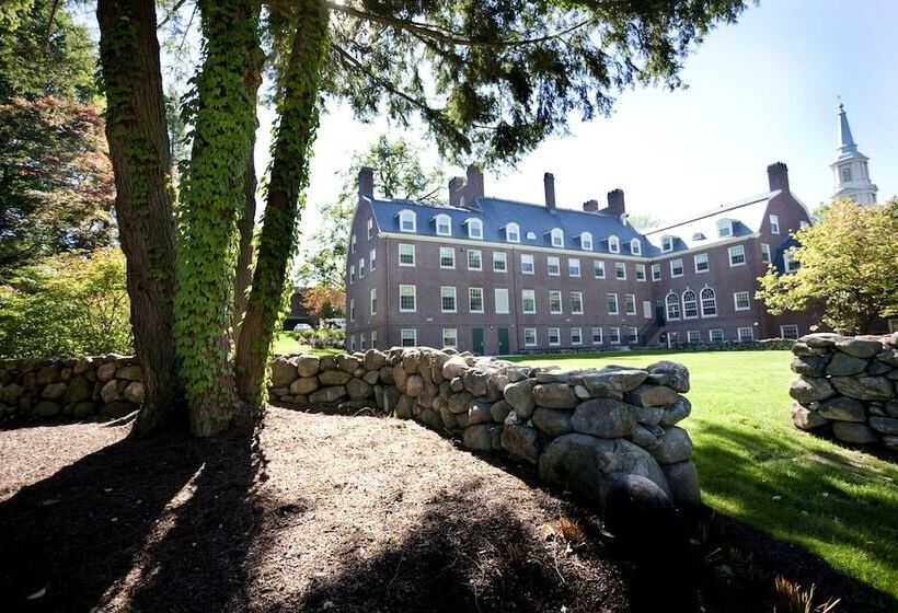 فندق Andover Inn