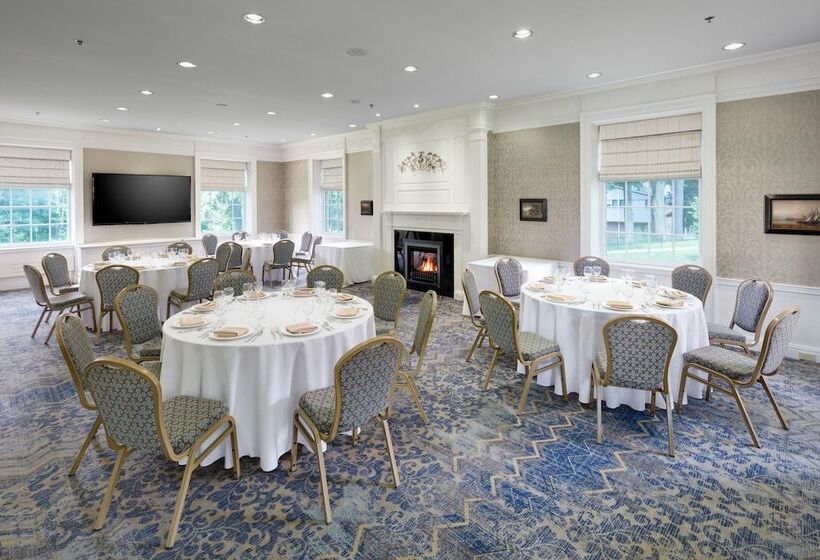 فندق Andover Inn