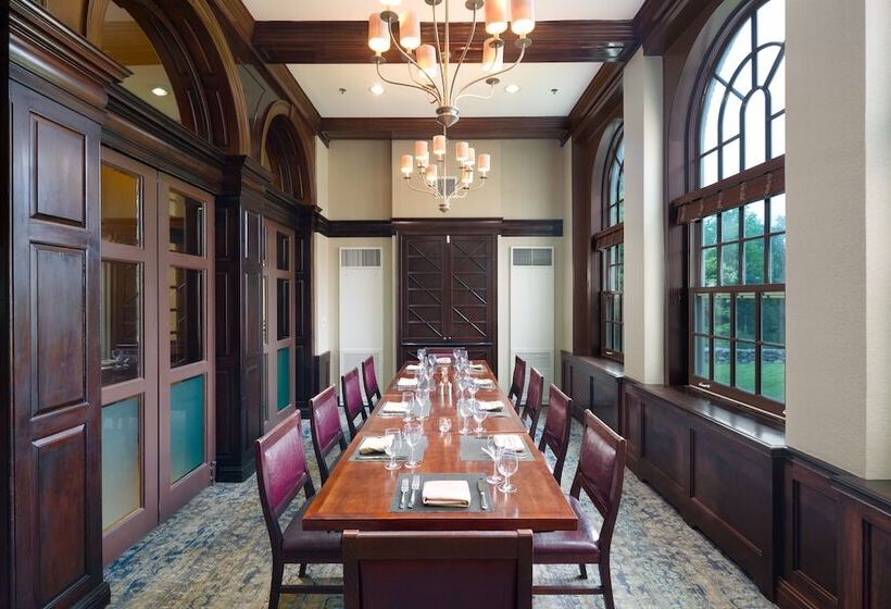 فندق Andover Inn