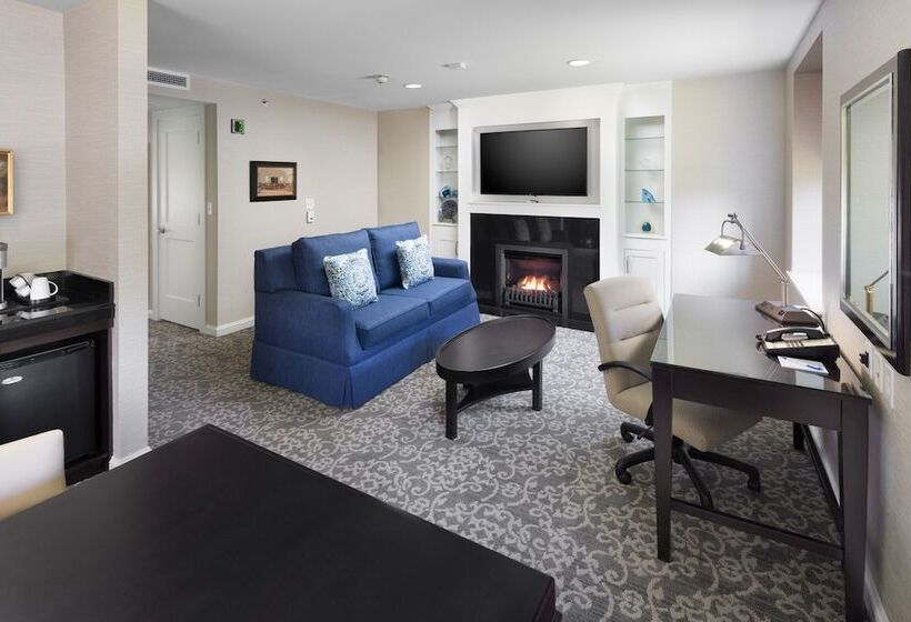 فندق Andover Inn