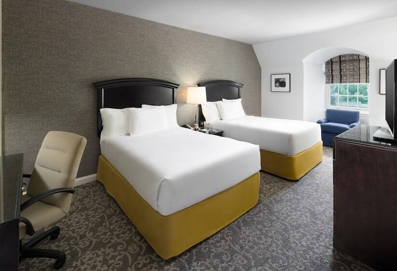 فندق Andover Inn