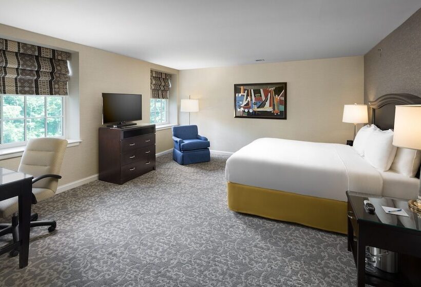 فندق Andover Inn