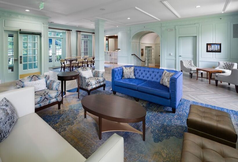 فندق Andover Inn