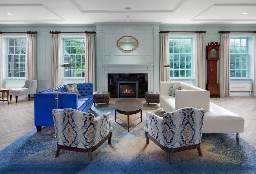 فندق Andover Inn