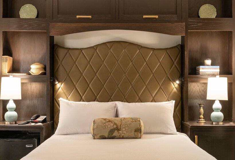 هتل Andrew Pinckney Inn